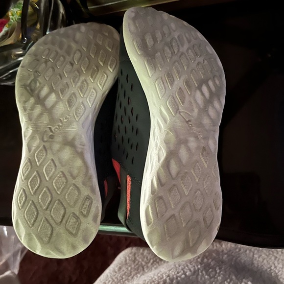 Awesome Clark’s tennis shoes size 7 1/2 - Picture 2 of 7